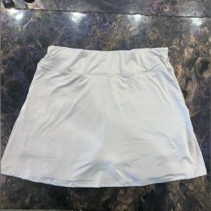 Size large women’s golf skort